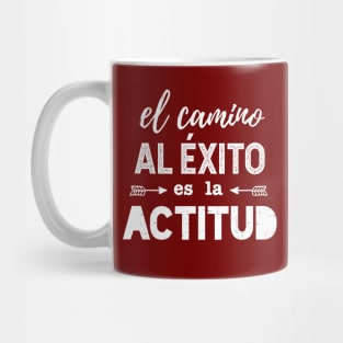 El camino al éxito es la actitud Mug